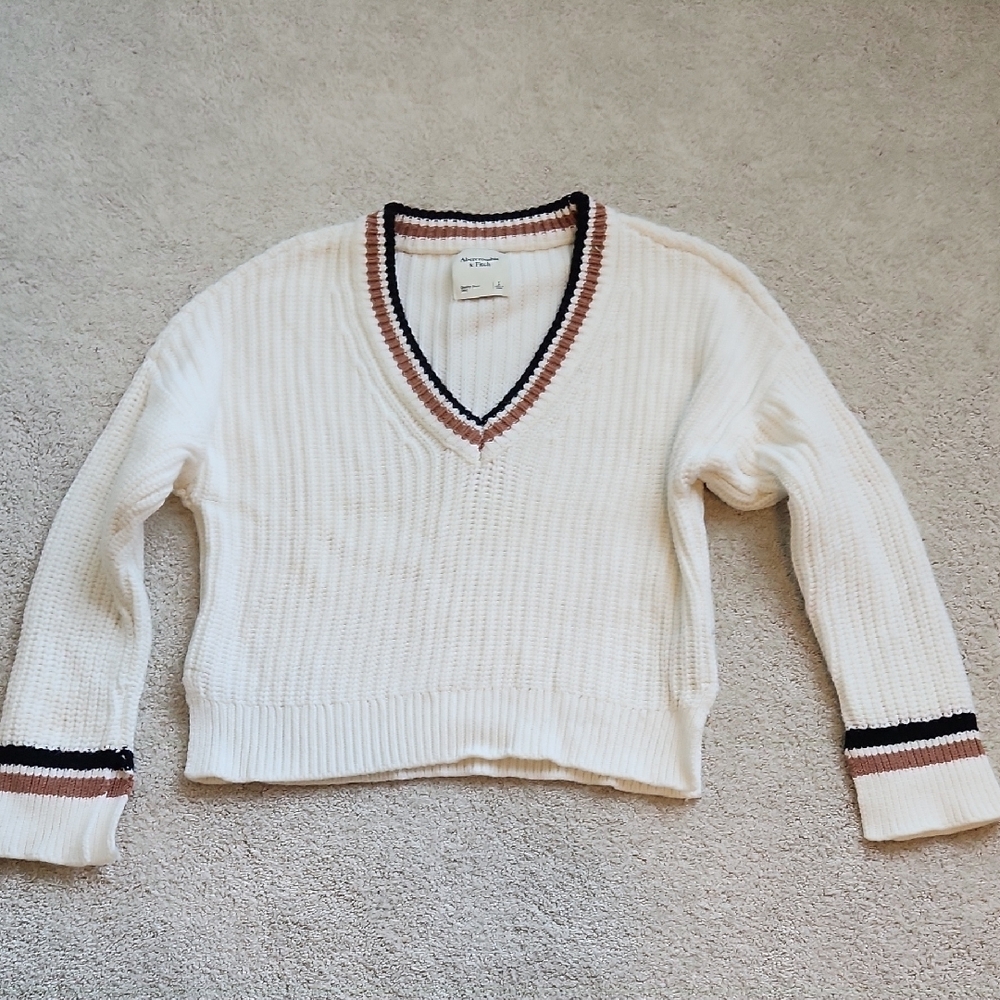 Abercrombie & Fitch Cream and Black V-Neck Sweater with Ribbed Knit